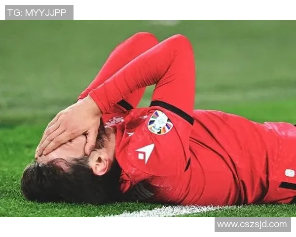 足球巨星赛场含泪时刻展现竞技背后不为人知的痛苦经历